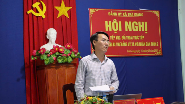 BÍ THƯ ĐẢNG ỦY XÃ TRÀ GIANG TIẾP XÚC, ĐỐI THOẠI TRỰC TIẾP VỚI NHÂN DÂN THÔN 2