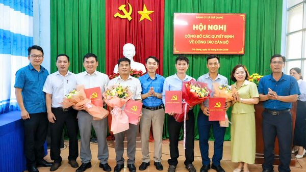 ĐẢNG ỦY XÃ TRÀ GIANG CÔNG BỐ CÁC QUYẾT ĐỊNH VỀ CÔNG TÁC CÁN BỘ